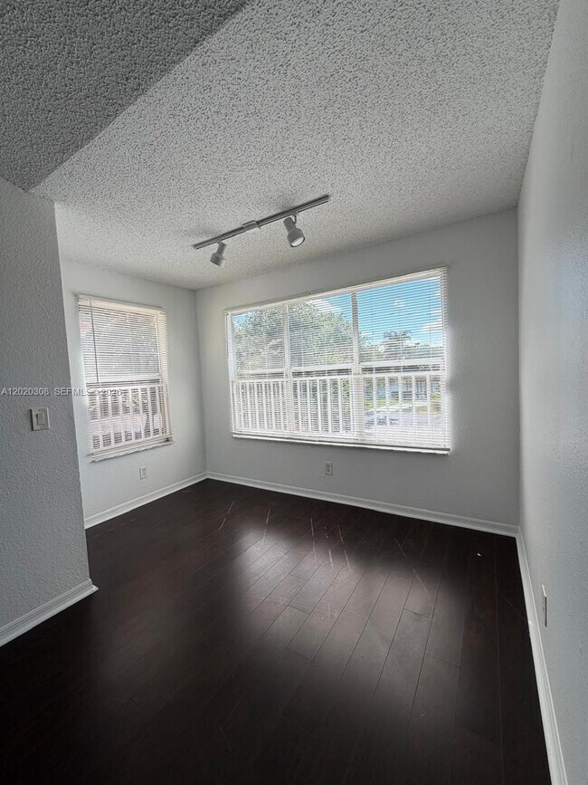 Building Photo - 12950 Vista Isles Dr