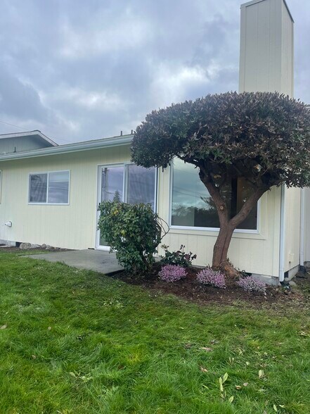 Building Photo - 1045 S 3rd Ave