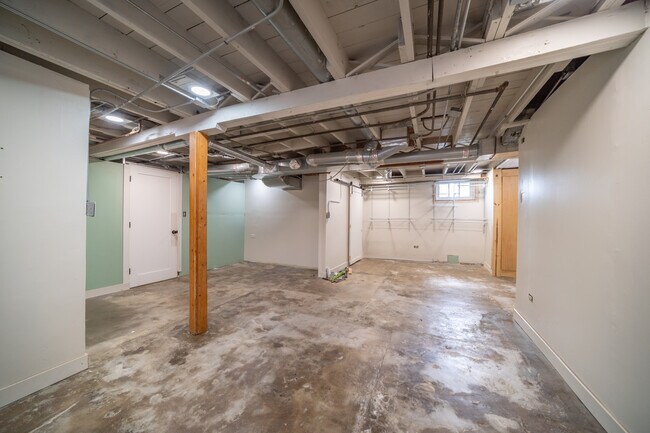 Building Photo - 714 Villa St