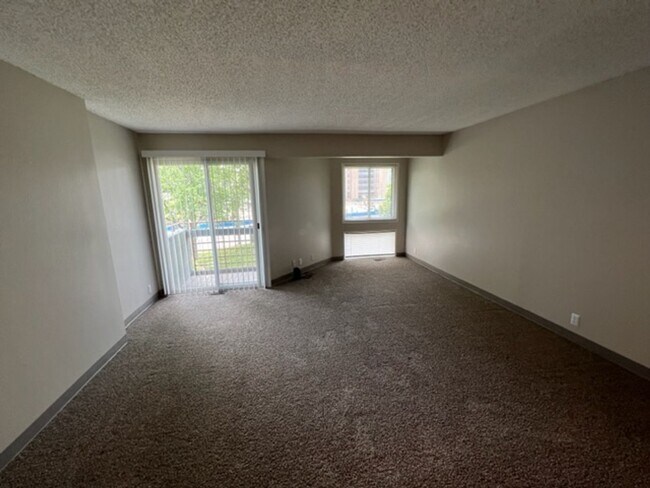 Building Photo - 2 Bedroom in Downtown Omaha