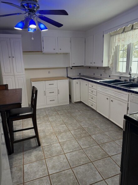 Eat in Kitchen - 74 Clearview Dr