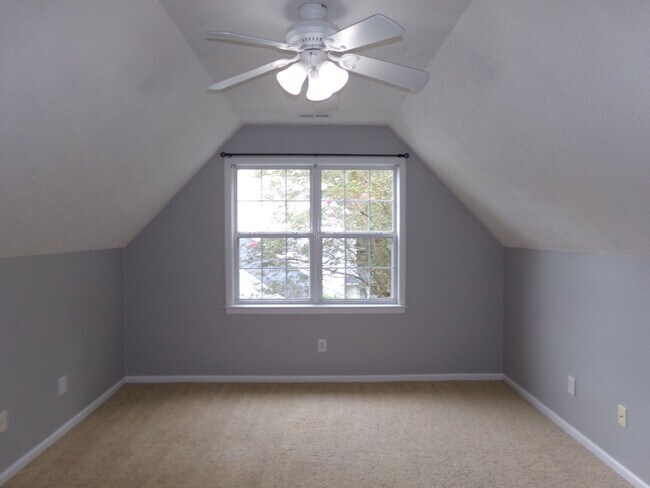 Building Photo - 711 Barney Fones Dr