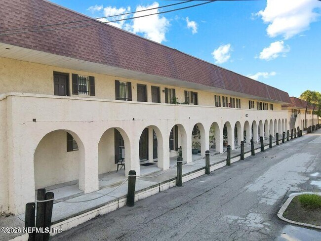 Building Photo - 1738 El Prado Rd