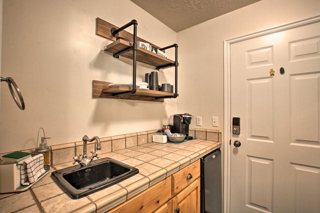 Building Photo - 3524 N Fox Run Dr