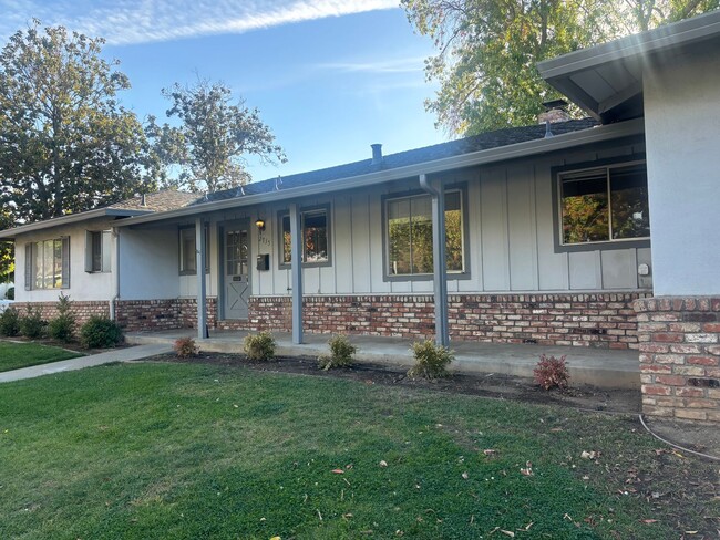 Building Photo - Coming Soon! This Spacious 4/2 Charmer in ...