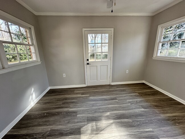 Building Photo - 165 Riverside Anx Dr