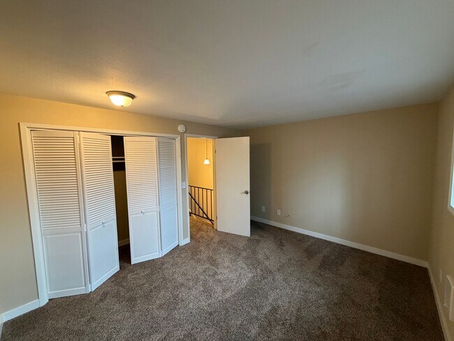 Building Photo - Sunnyside Duplex