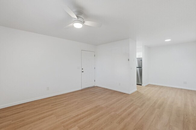 Building Photo - 317 N Vine Ave