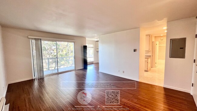 Primary Photo - Beautiful large 1 bedroom with Hardwood la...