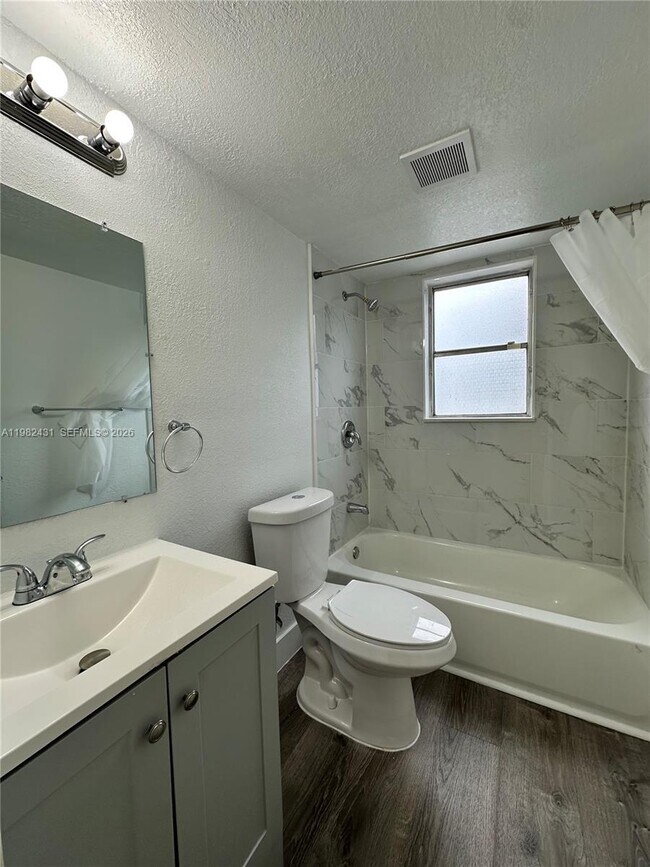 Building Photo - 2910 Pierce St