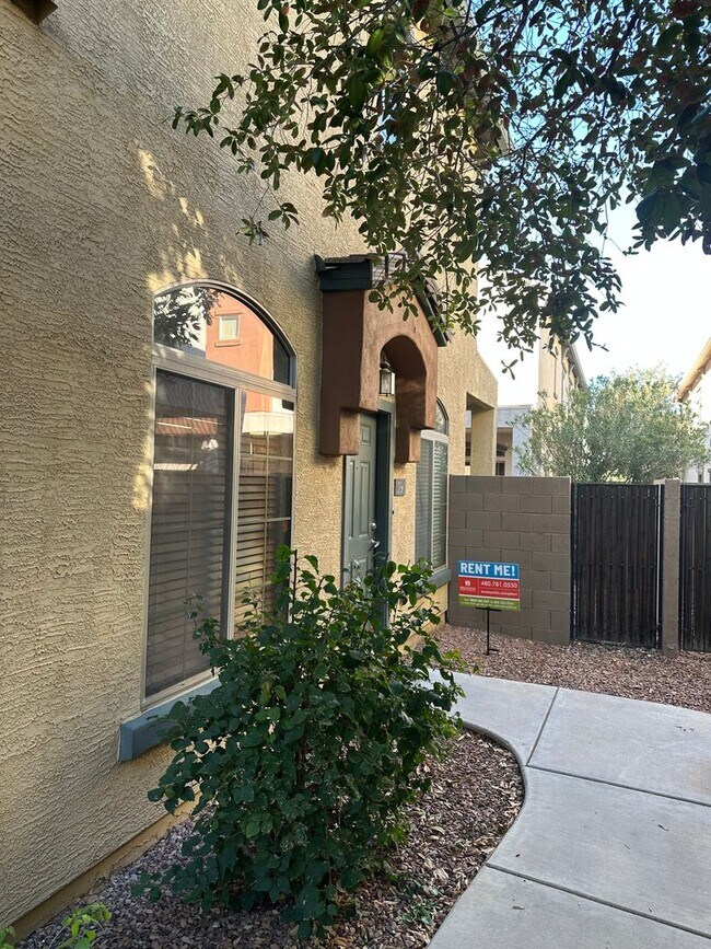Building Photo - 2 Bedroom Condo in the Tre Allagio Community Near N Price Rd and W Elliot Rd!