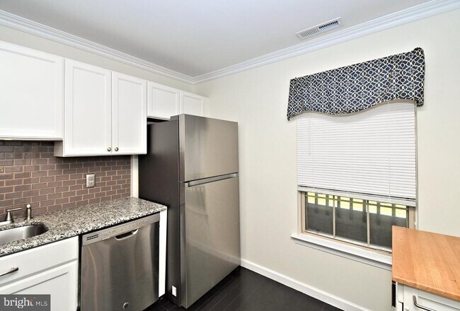 Building Photo - 3208 Danbury Ct