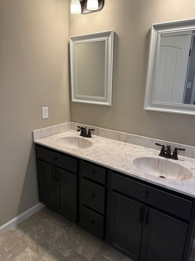 Building Photo - 243 Woodridge Dr