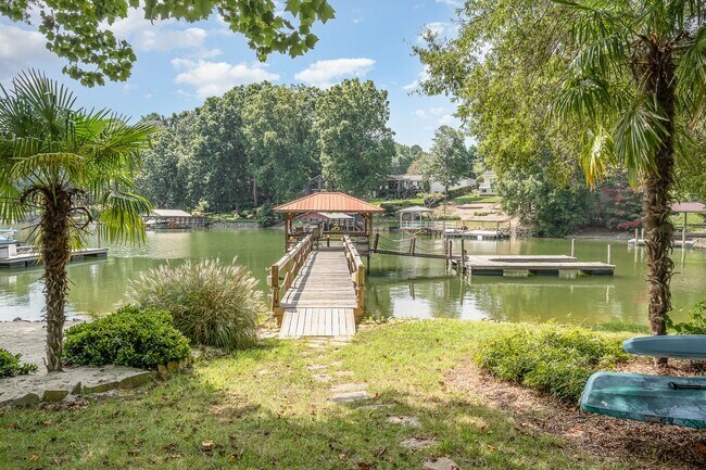 Building Photo - Waterfront– Fully Furnished on Lake Norman...
