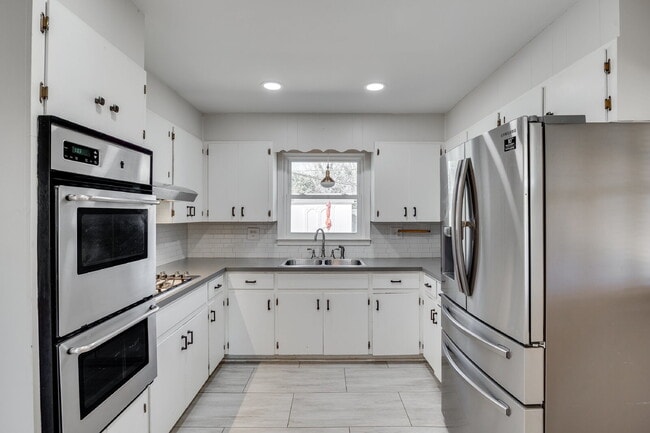 Building Photo - "Charming 3-Bedroom Home with pool in Rock Hill!"