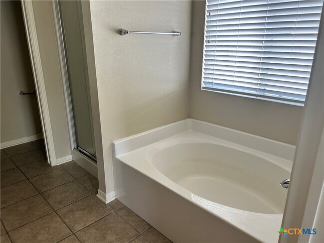 Building Photo - 5623 Fair Hill Dr