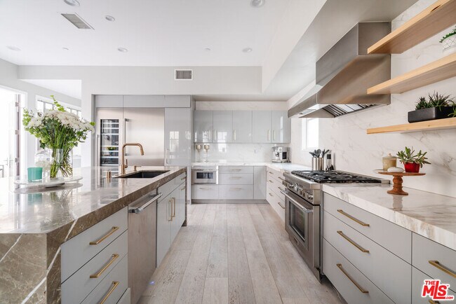 Building Photo - 13065 Bluff Creek Dr