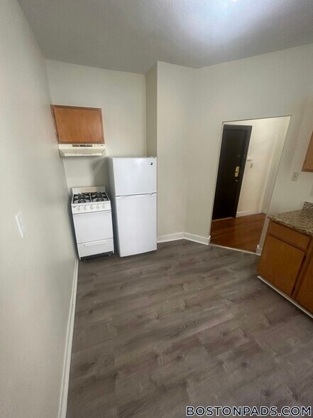 Building Photo - 103 Gordon St