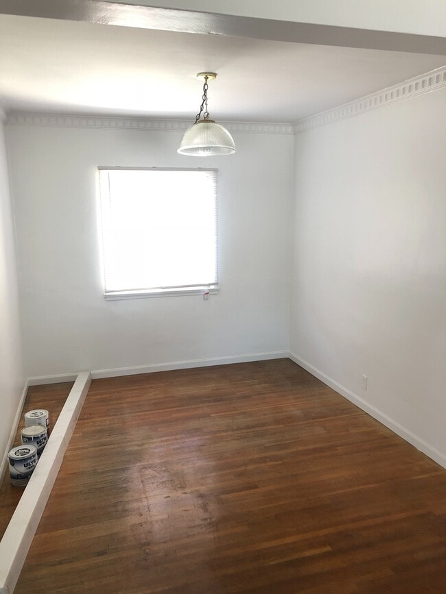 Building Photo - Single Family Home Available for Rent