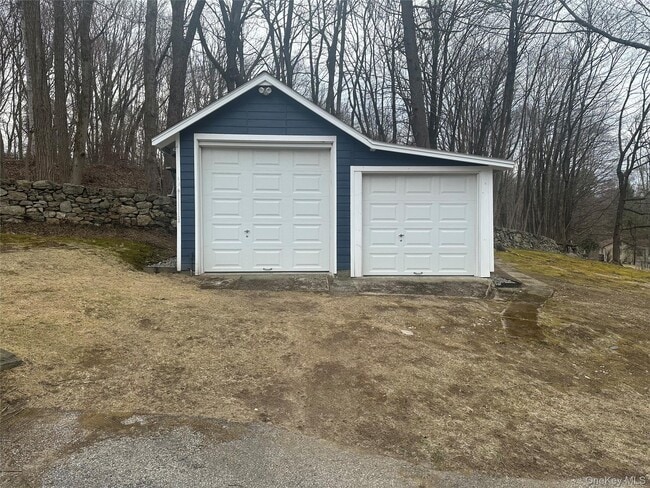 Building Photo - 3983 Old Crompond Rd