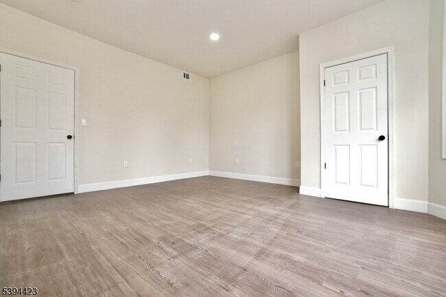 Building Photo - 282 Woodside Ave