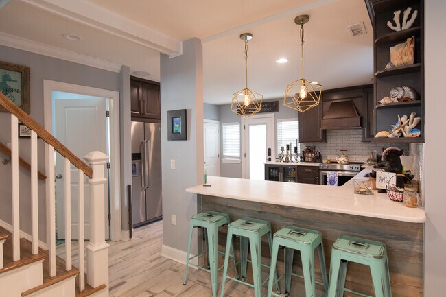 Building Photo - 107 S Richards Ave