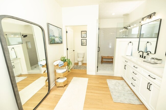 Building Photo - Beautiful 3 bed 3.5 bath Condo