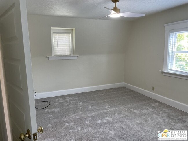 Building Photo - 3163 Pine Ave