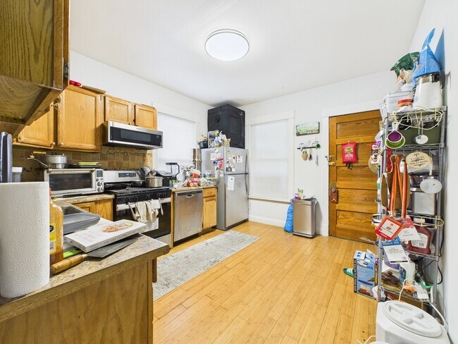 Building Photo - 4318 N Albany Ave