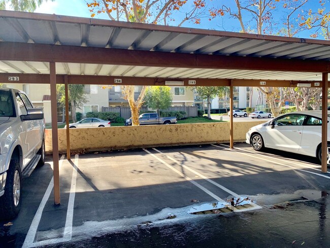 Building Photo - PET FRIENDLY One Bedroom Condo in a Peacef...