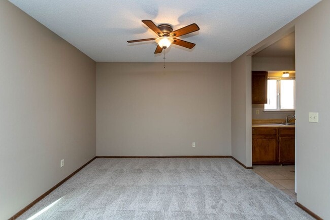 Building Photo - Great Upper Unit Located in Vista Grande Terrace!