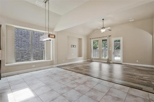 Building Photo - 855 Forest St