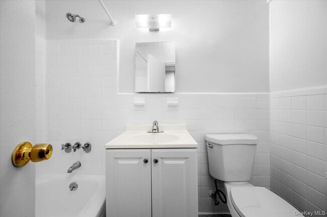 Building Photo - 437 Pelham Rd