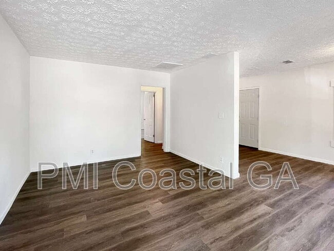 Building Photo - 1121 E 53rd St