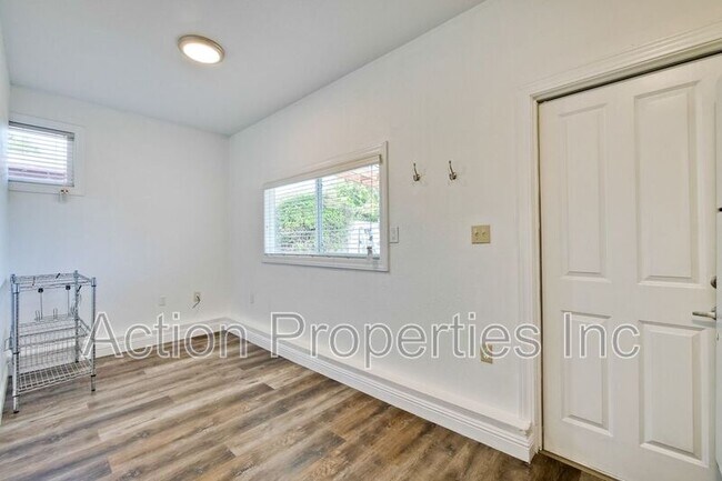 Building Photo - 439 Glendale Ave