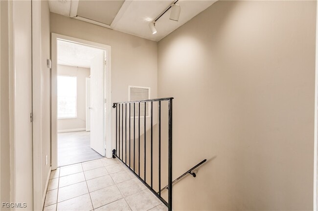 Building Photo - 1123 SW 48th Terrace