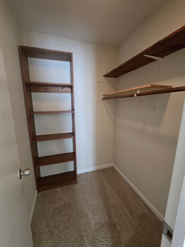 Building Photo - Meticulously Kept 2BR, 3BA Townhome with D...
