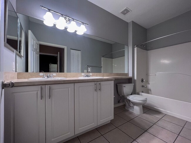 Building Photo - 1/1 Condo in the Greens at West End - Available mid-June!