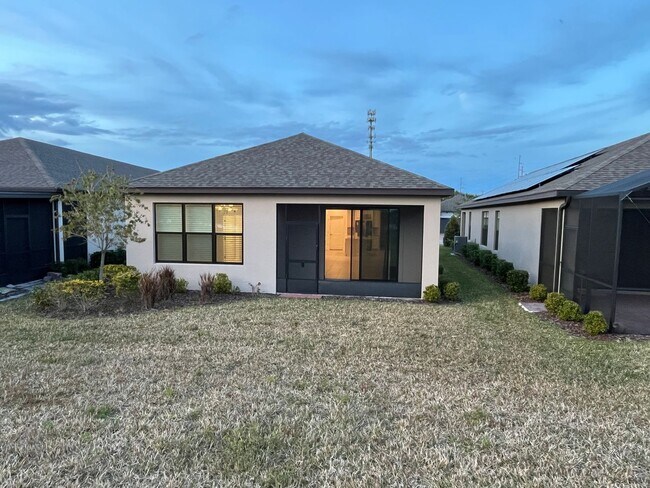 Building Photo - 2182 Palm Tree Dr