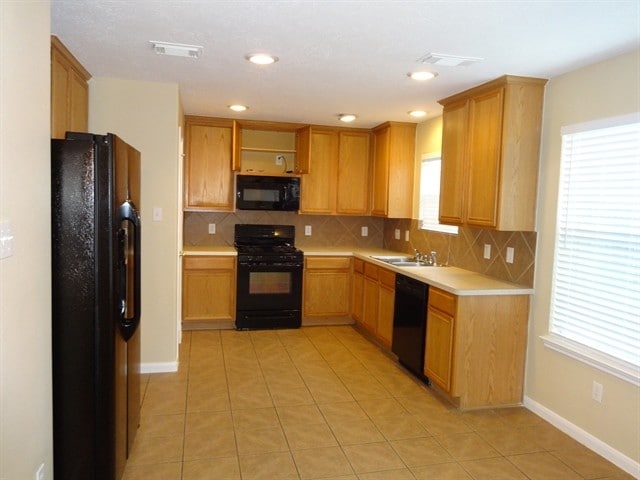 Building Photo - 9031 Ferndale View Dr