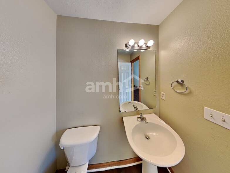 Building Photo - 3808 Ironhorse Dr