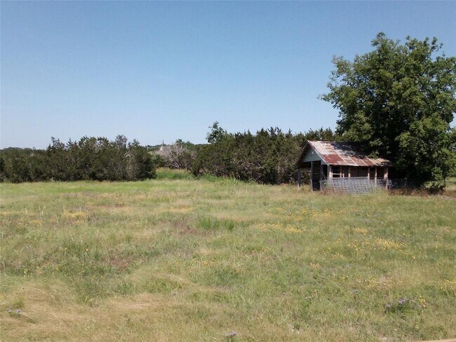 Building Photo - 51 Private Rd 901