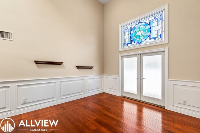 Building Photo - Rare 5 bed/3 bath home located in the high...
