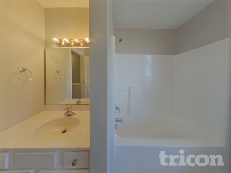 Building Photo - 482 Fox Trot Dr