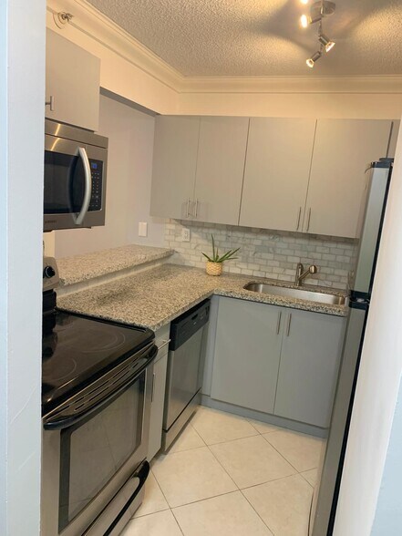Stainless steel appliances - 126 SW 17th Rd