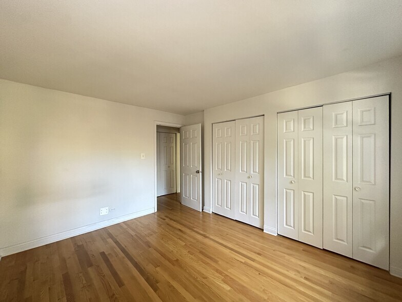 Building Photo - 3710 N Pine Grove Ave