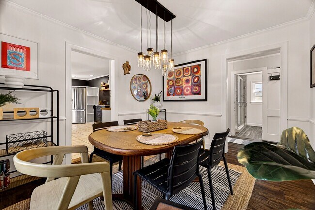 Building Photo - 1106 E 52nd St