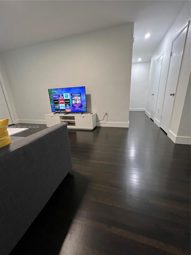 Building Photo - 620 Jefferson Ave