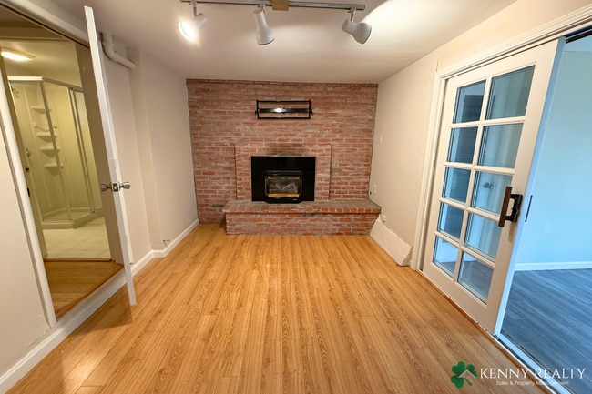 Building Photo - Nature-Surrounded 3BR/3BA Two-Story Home w/ Deck & Views — San Carlos