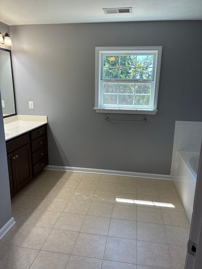 Building Photo - **ELIZABETHTOWN INDEPENDENT SCHOOL DISTRICT**